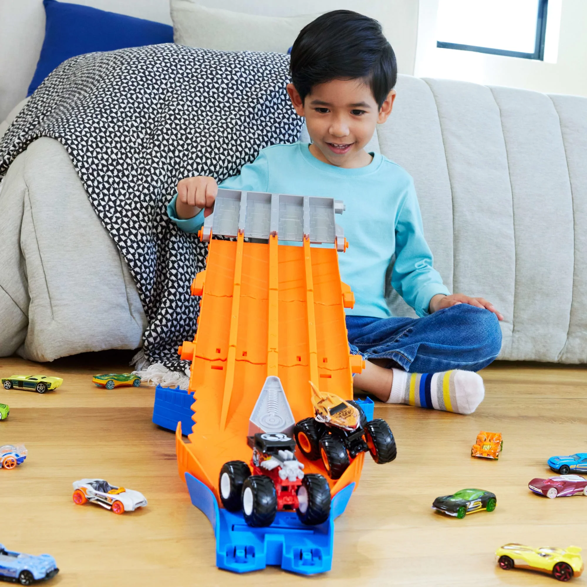 Hot Wheels™ Monster Trucks Racedown destruction™ - Image 2
