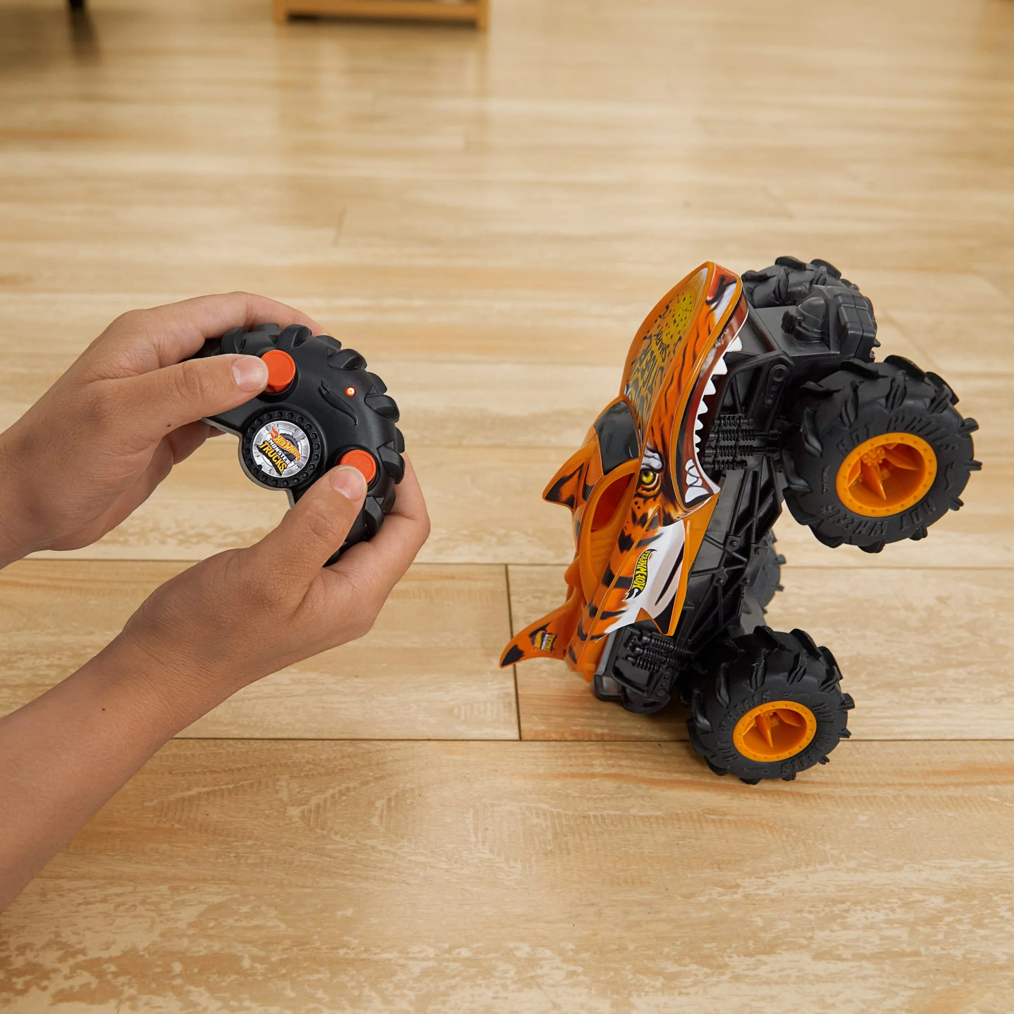 Hot Wheels Monster Trucks Téléguidé Hw Tiger Shark Rc, Échelle1:24 - Image 4