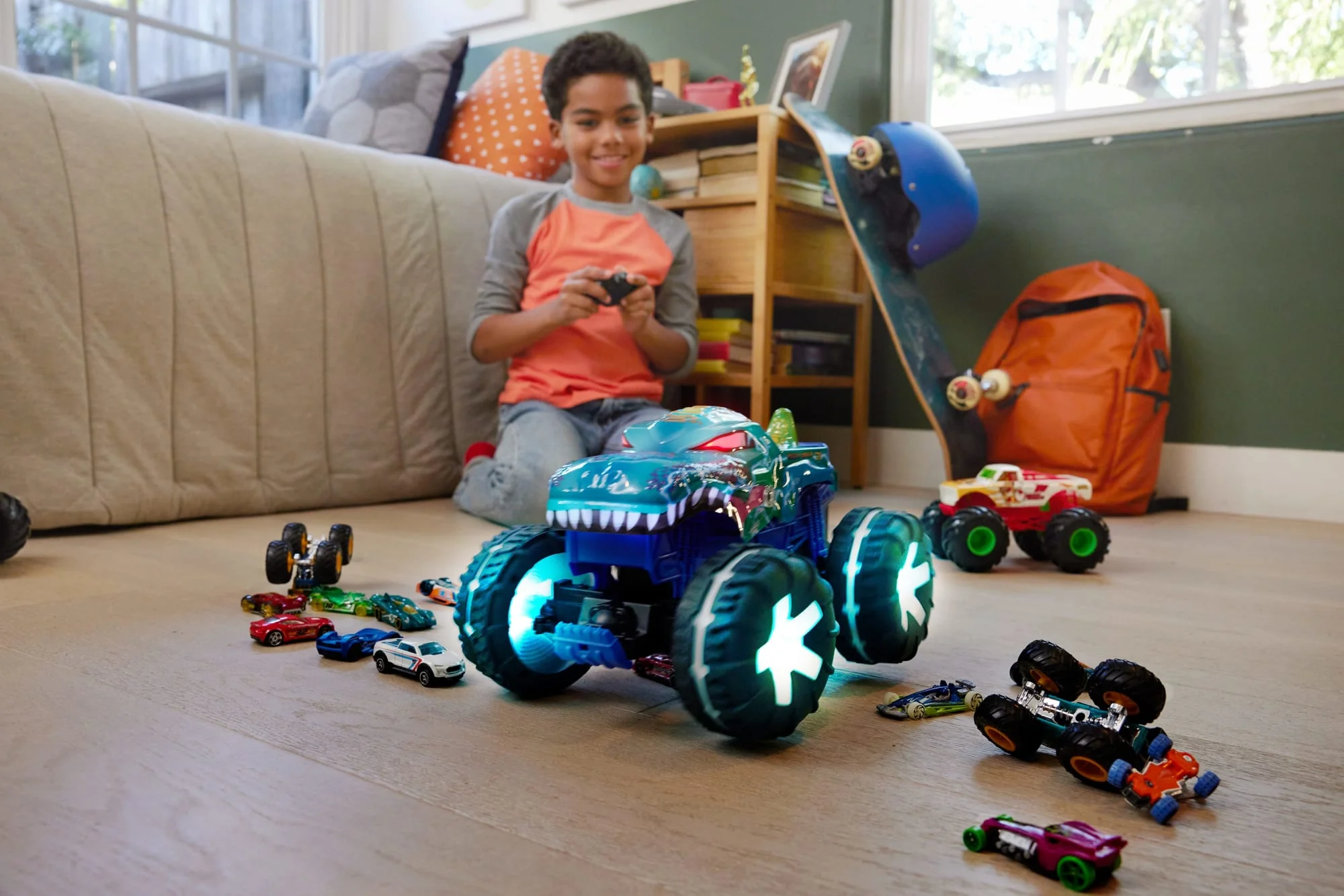 Hot Wheels Monster Trucks Vehículo a Control Remoto Mega Wrex Luces y Sonidos Escala 1:15 - Image 2