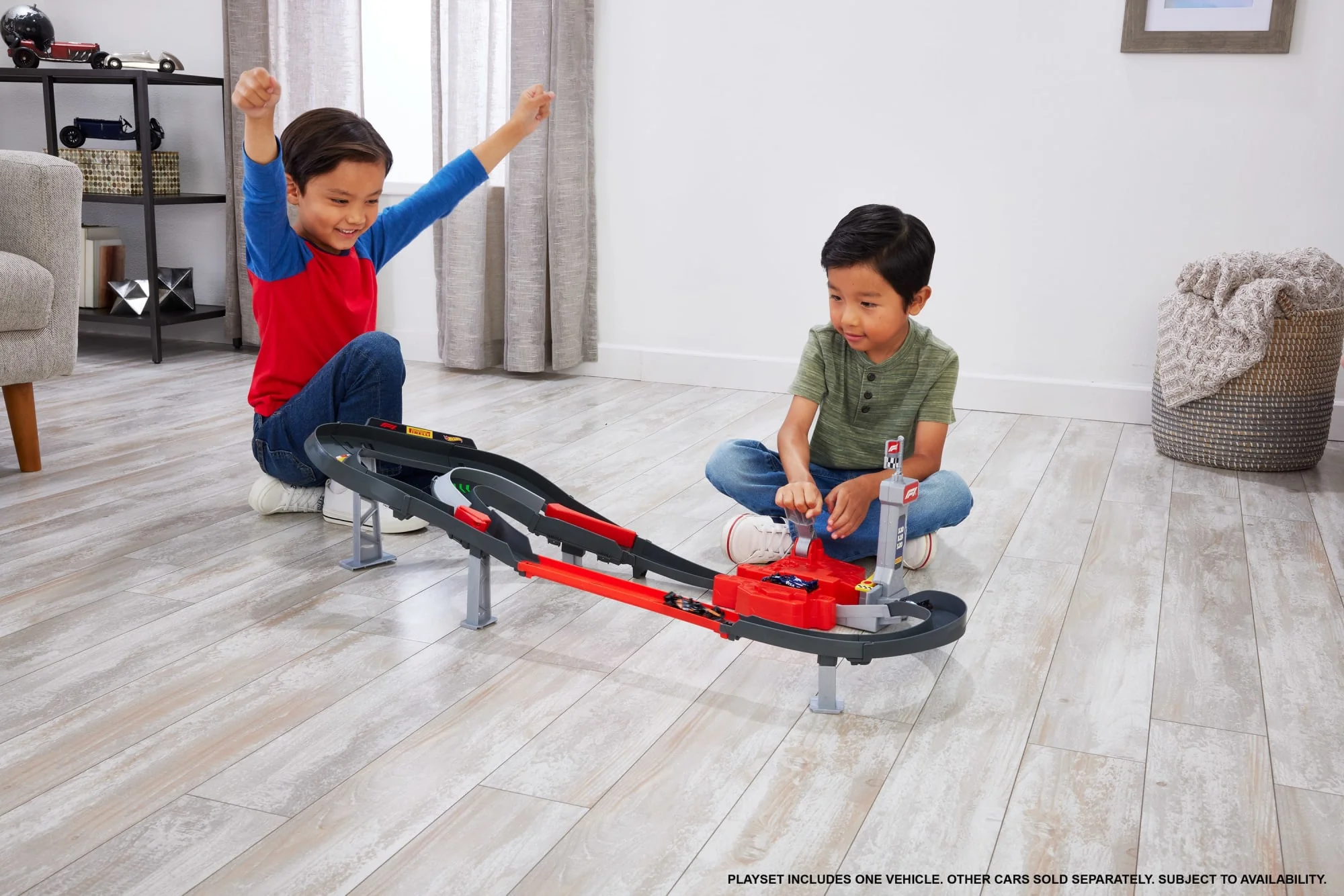 Hot Wheels Racing Formula 1 Sprint Race Circuit Track Set With 3 Die-Cast Toy Cars in 1:64 Scale - Image 2