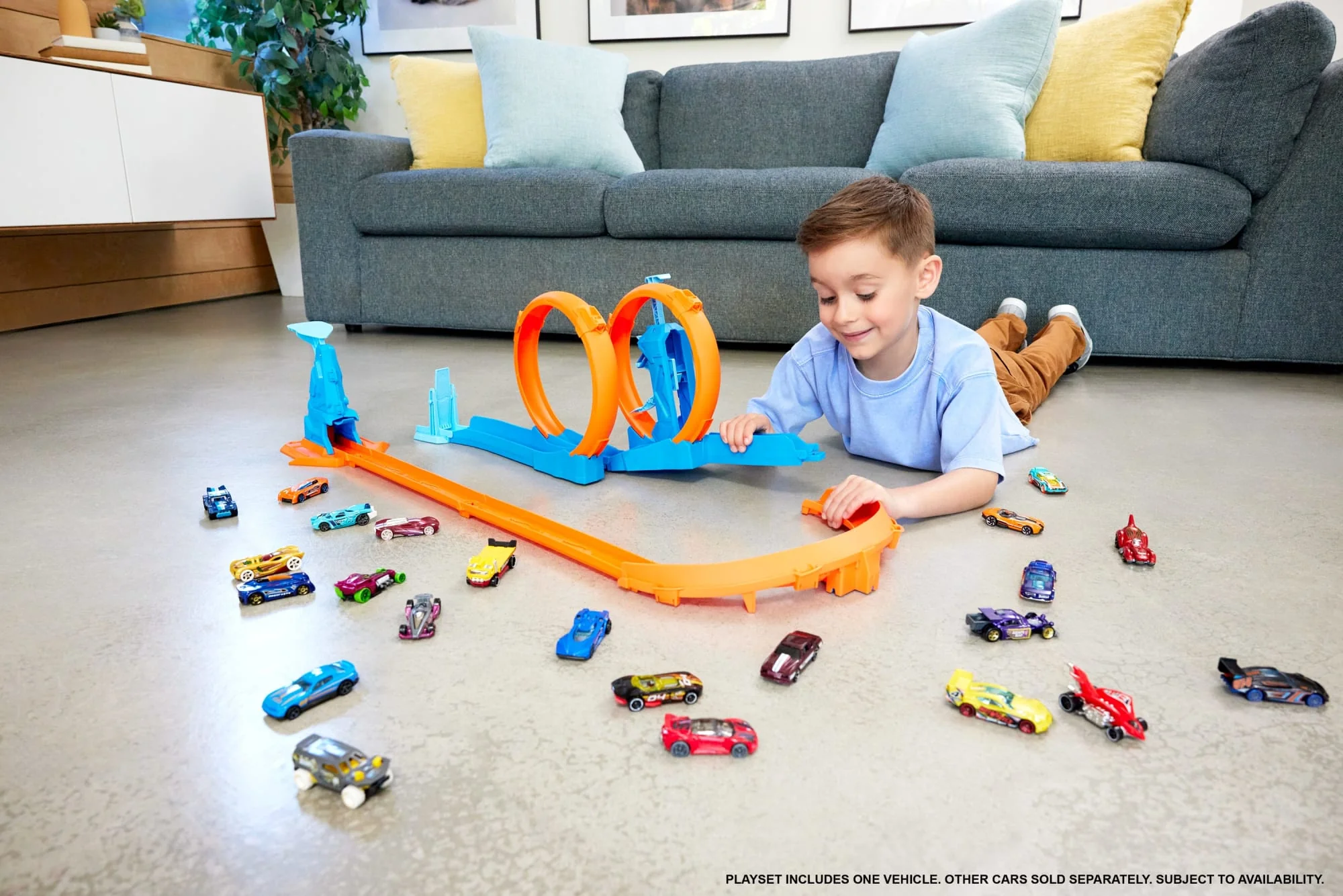 Hot Wheels Track Creator Triple Loop Pack & 1:64 Scale Toy Car, Track-Building Set - Image 2