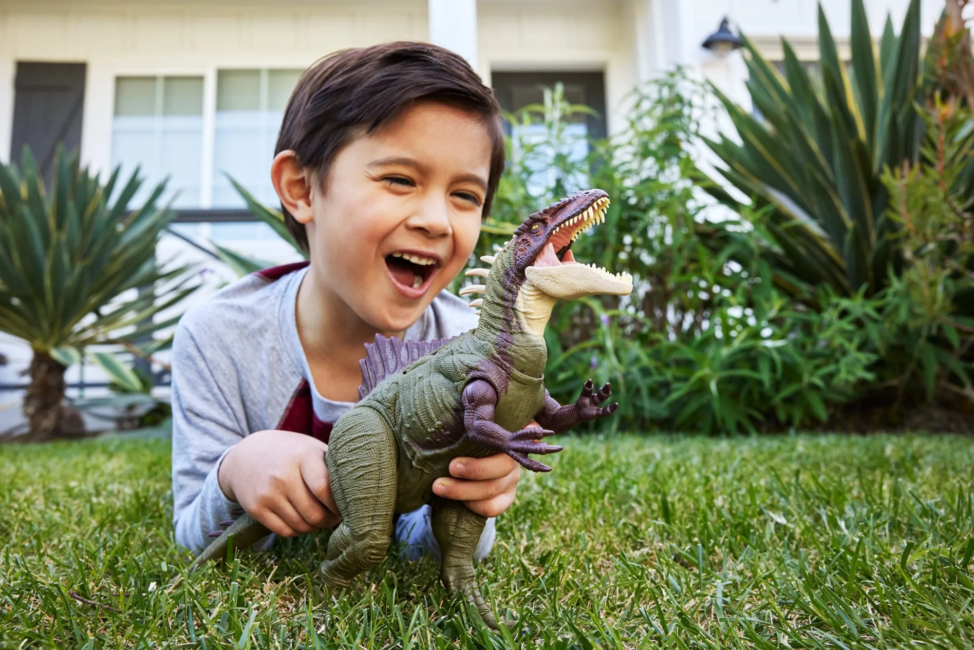 Jurassic World Battle Roarin’ Becklespinax Dinosaur Action Figure Toy, Rampage Strike - Image 2
