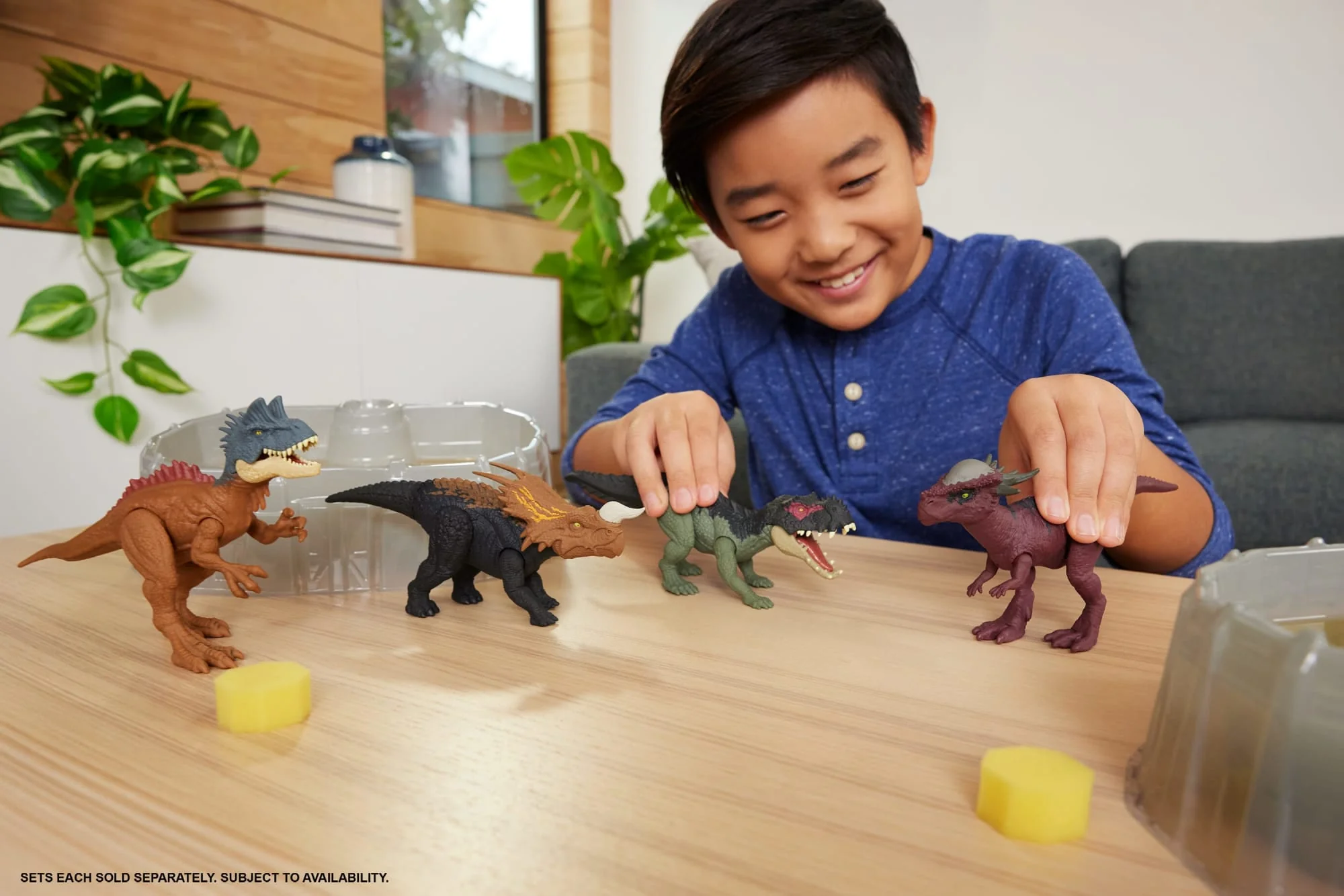Jurassic World Dino Reveal 2 Dinosaur Toys in Battle Arena, Warm Water Changes Decoration - Image 2