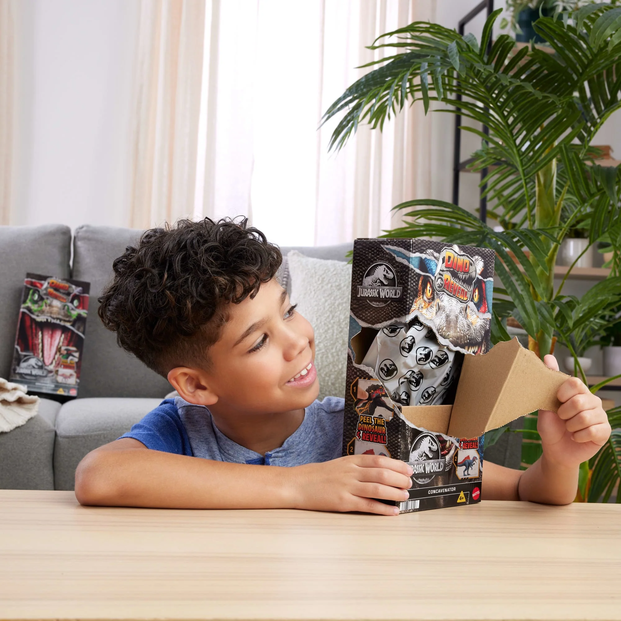 Jurassic World Dino Reveal Deluxe Dinosaur Action Figure Toys, Peel Off Color Change Play - Image 2