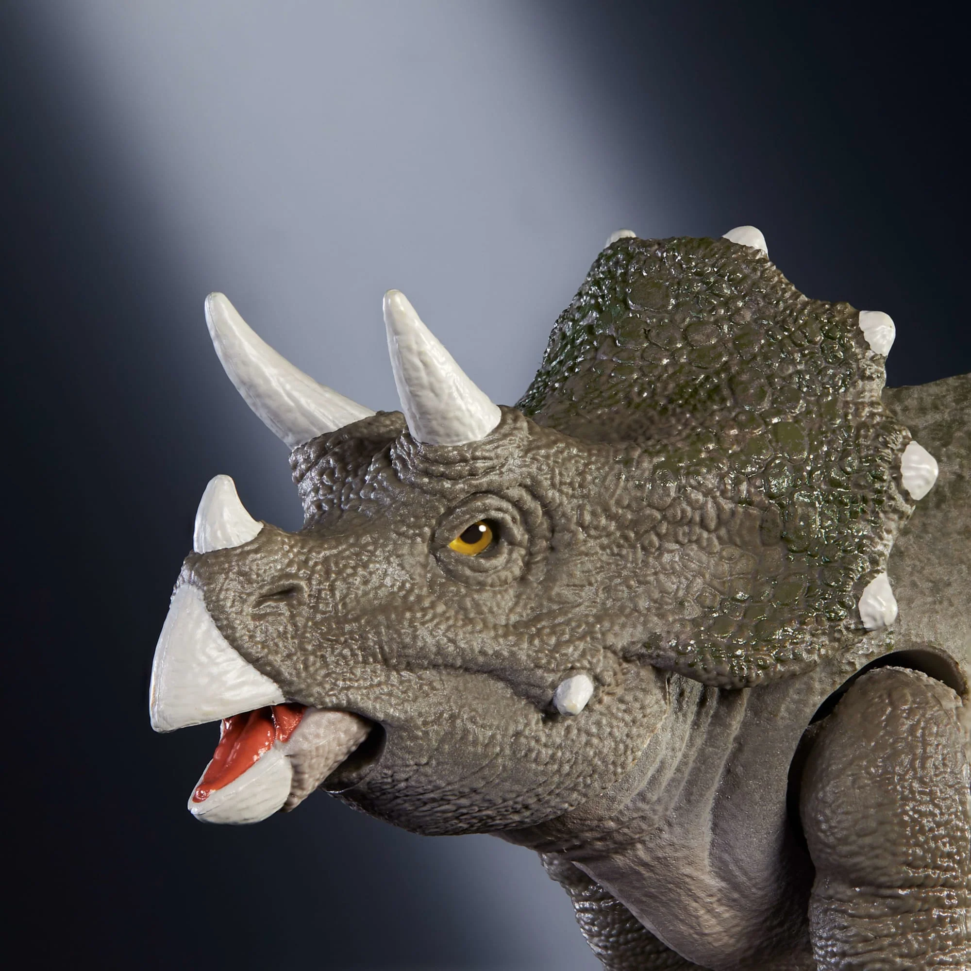 Jurassic World Hammond Collection Figura de Acción Triceratops Juvenil - Image 3