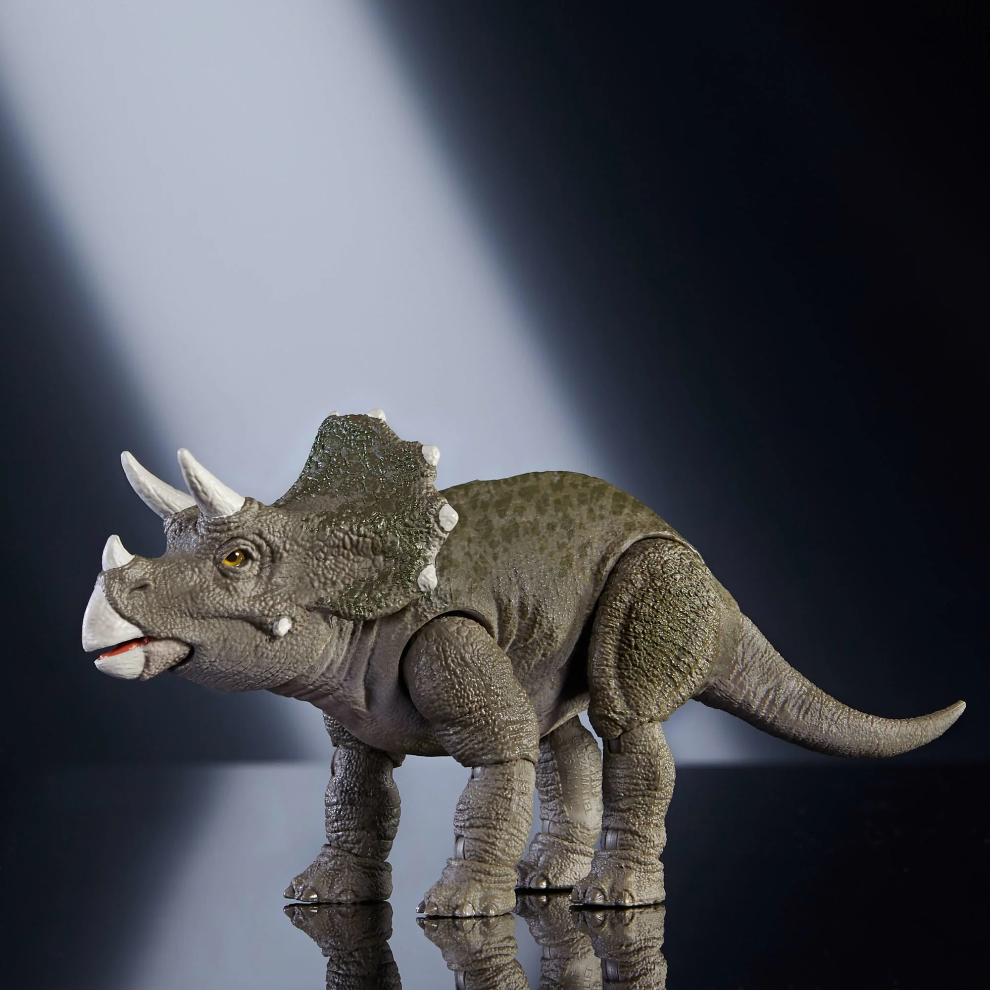 Jurassic World Hammond Collection Figura de Acción Triceratops Juvenil - Image 5
