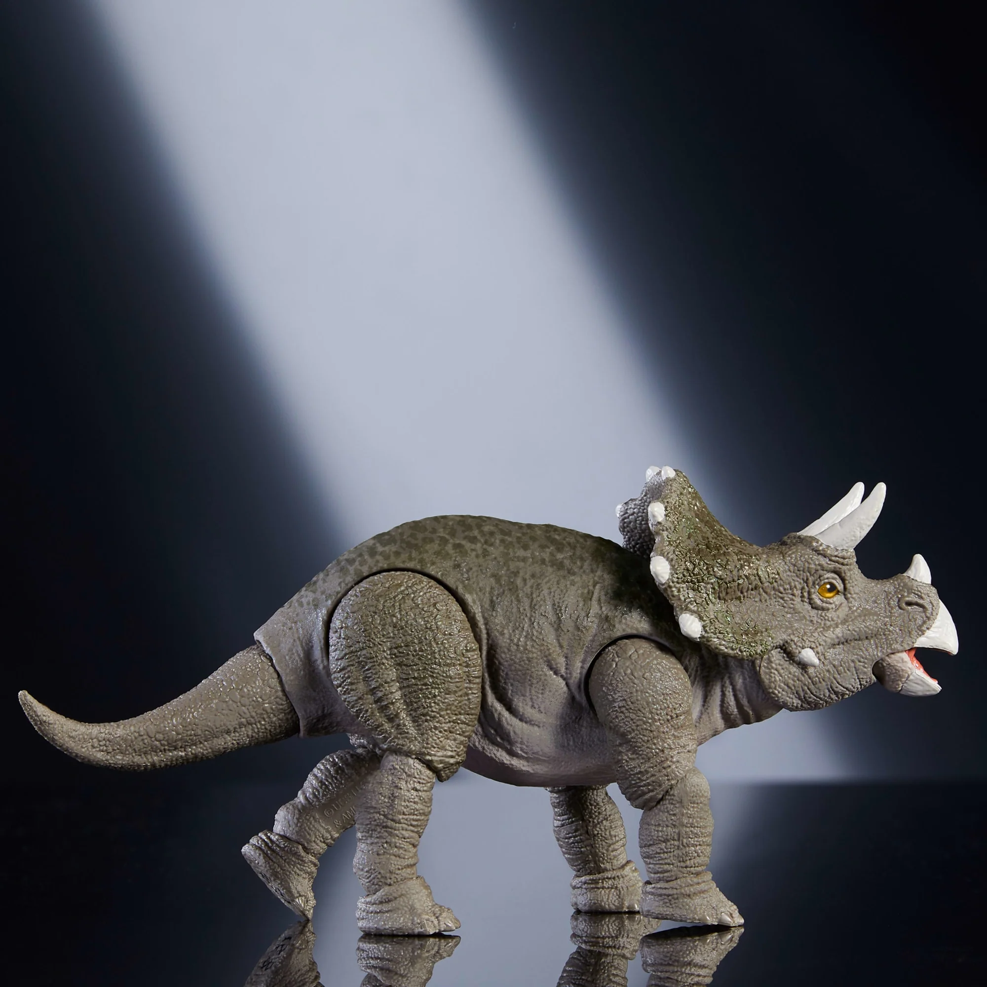 Jurassic World Hammond Collection Figura de Acción Triceratops Juvenil - Image 6