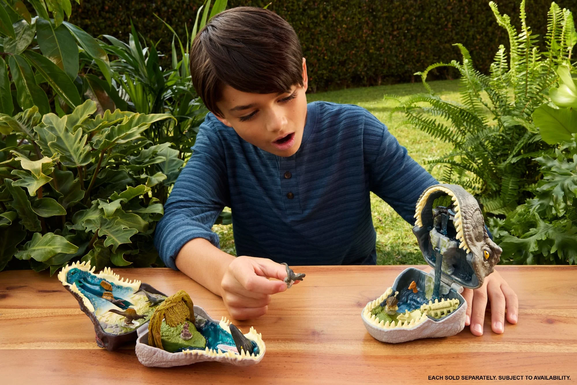 Jurassic World Rebirth Micro Adventure Playset With 6 Figures, 3 interactive Features - Image 2