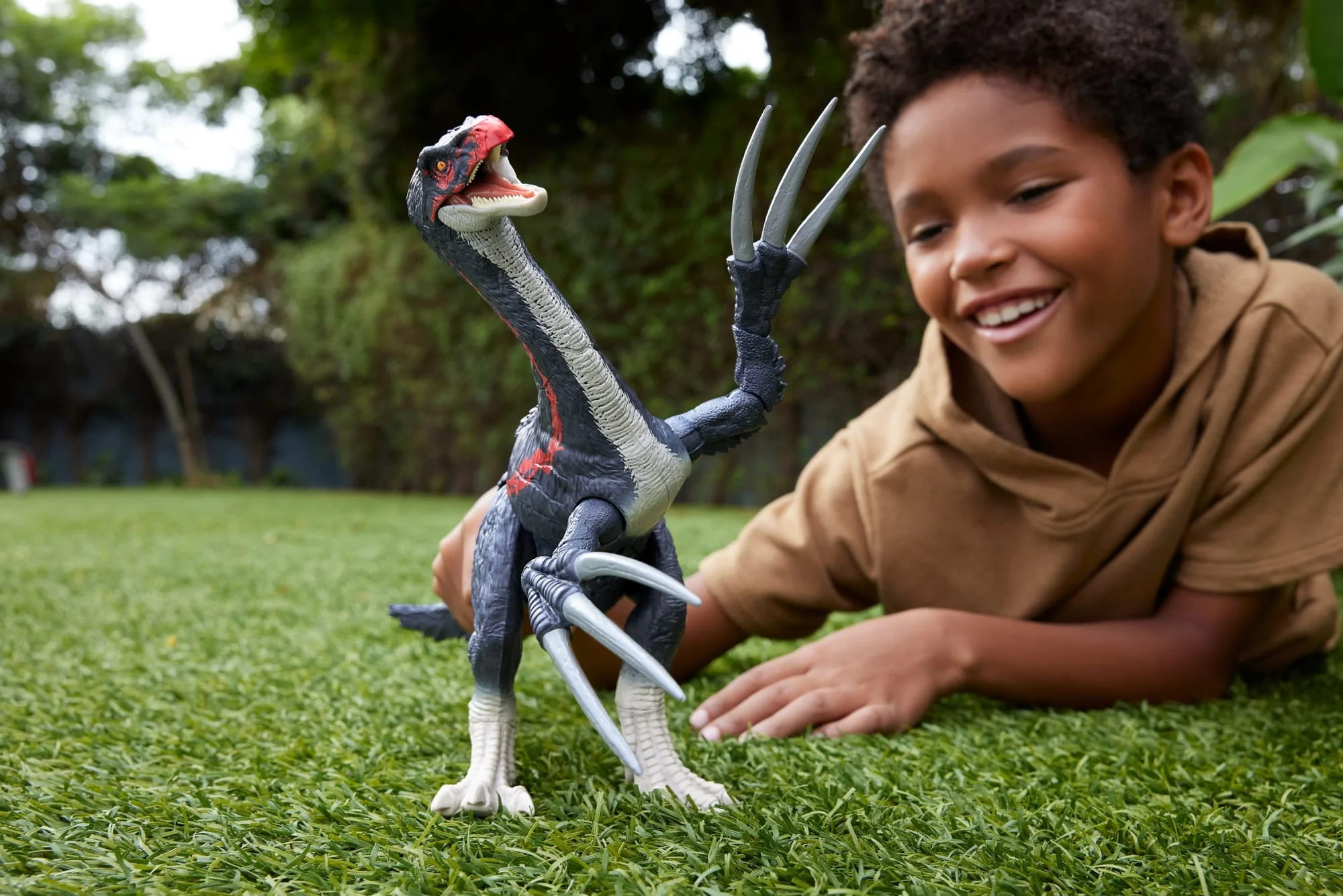 Jurassic World Slash N Roar Therizinosaurus Dinosaur Figure, Attack & Sound Toy, Chaos Theory - Image 2