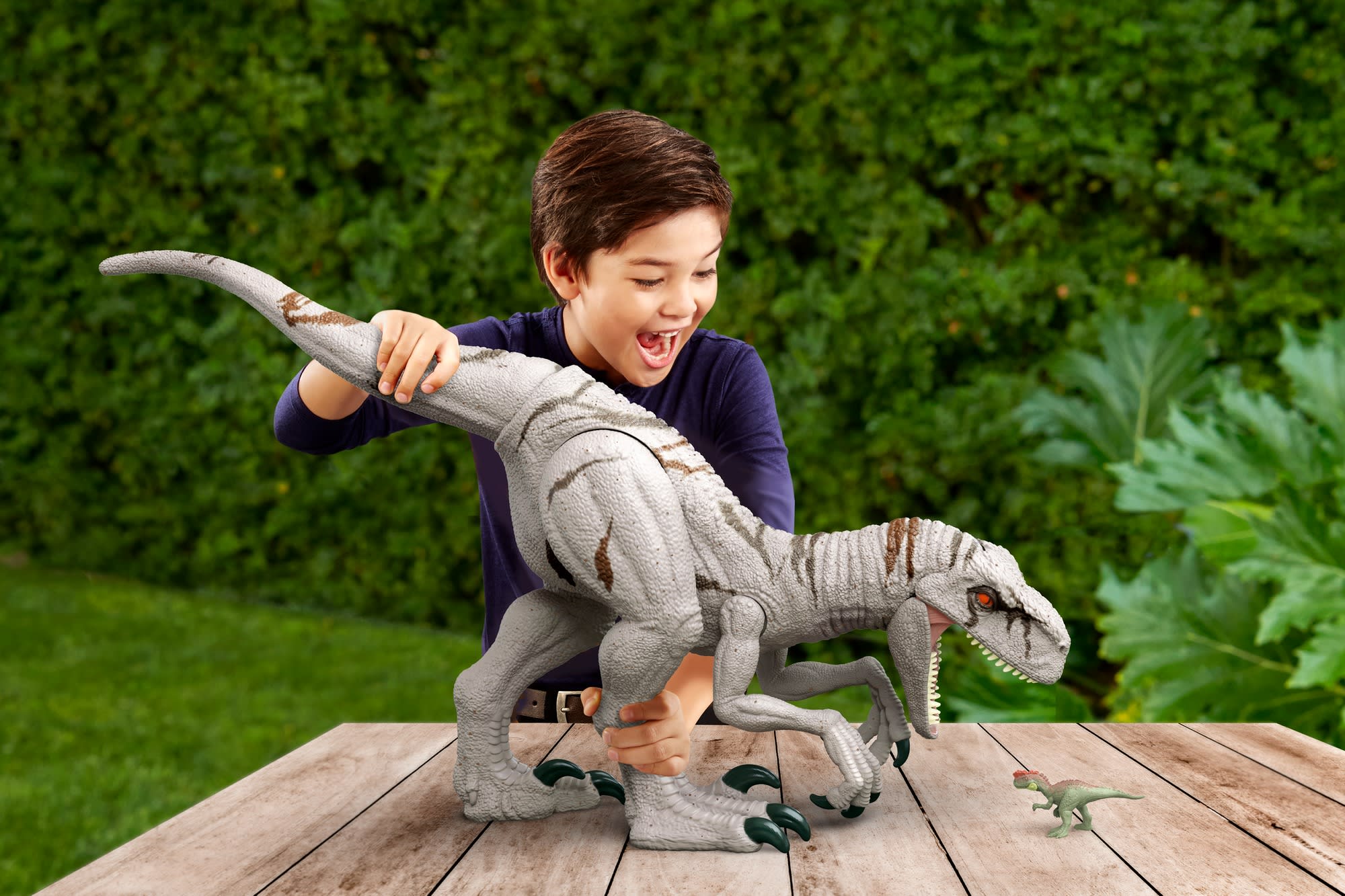 Jurassic World Dominion Large Dinosaur Toy, Super Colossal Atrociaptor - Image 2