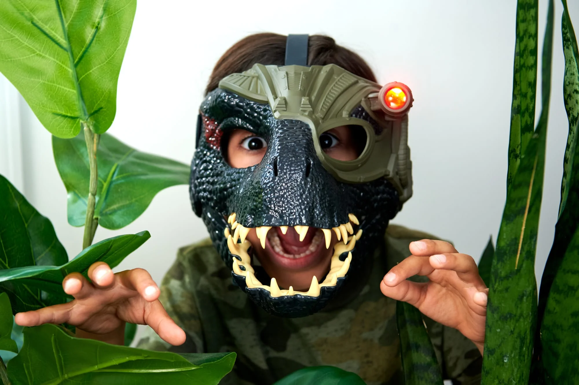 Jurassic World indoraptor Dinosaur Mask With Tracking Light And Sound For Role Play - Image 2
