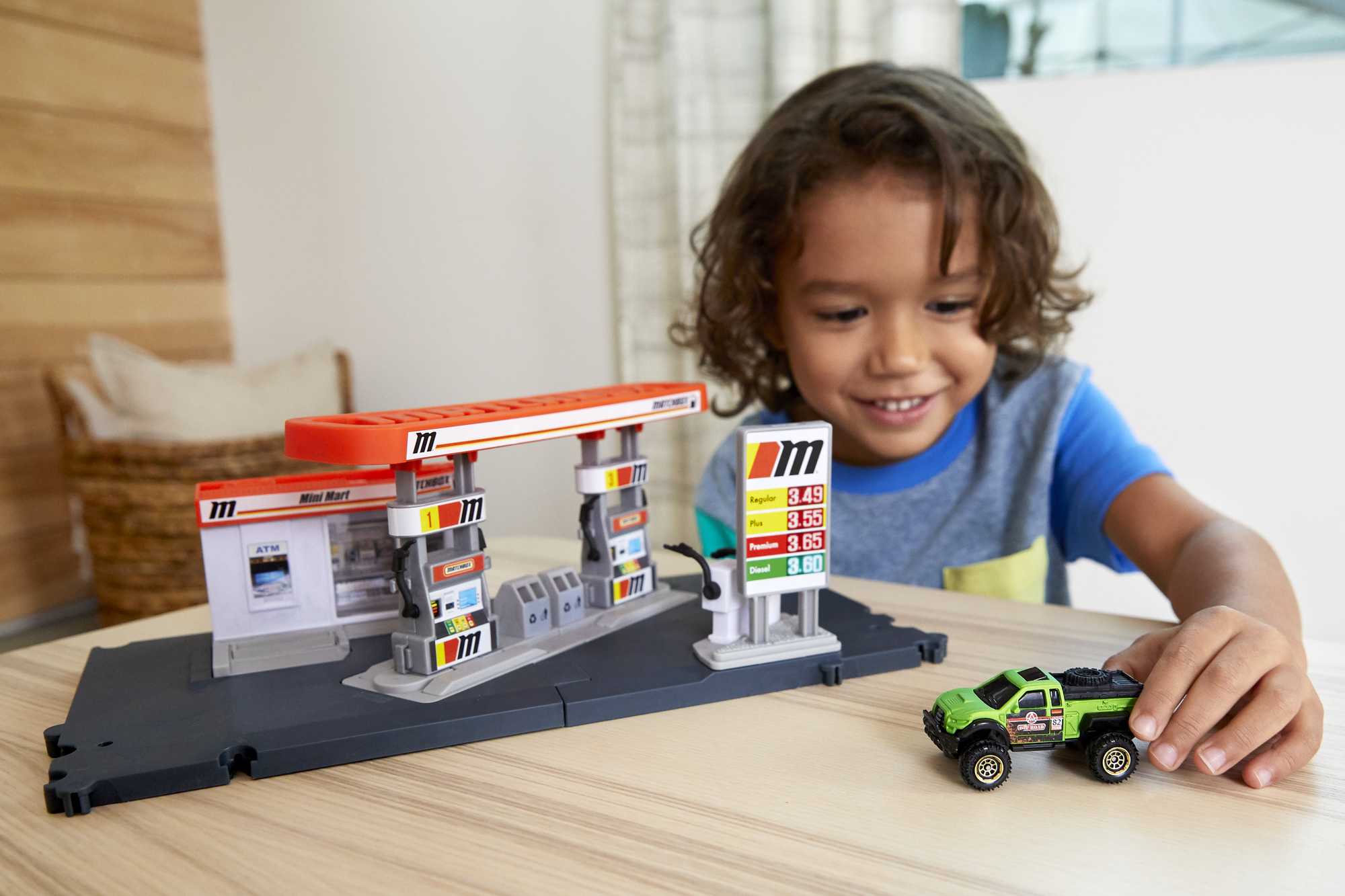 Matchbox Action Drivers Matchbox Fuel Station Playset For Kids 3 Years Old & Up, With 1 1:64 Scale Vehicle - Image 2