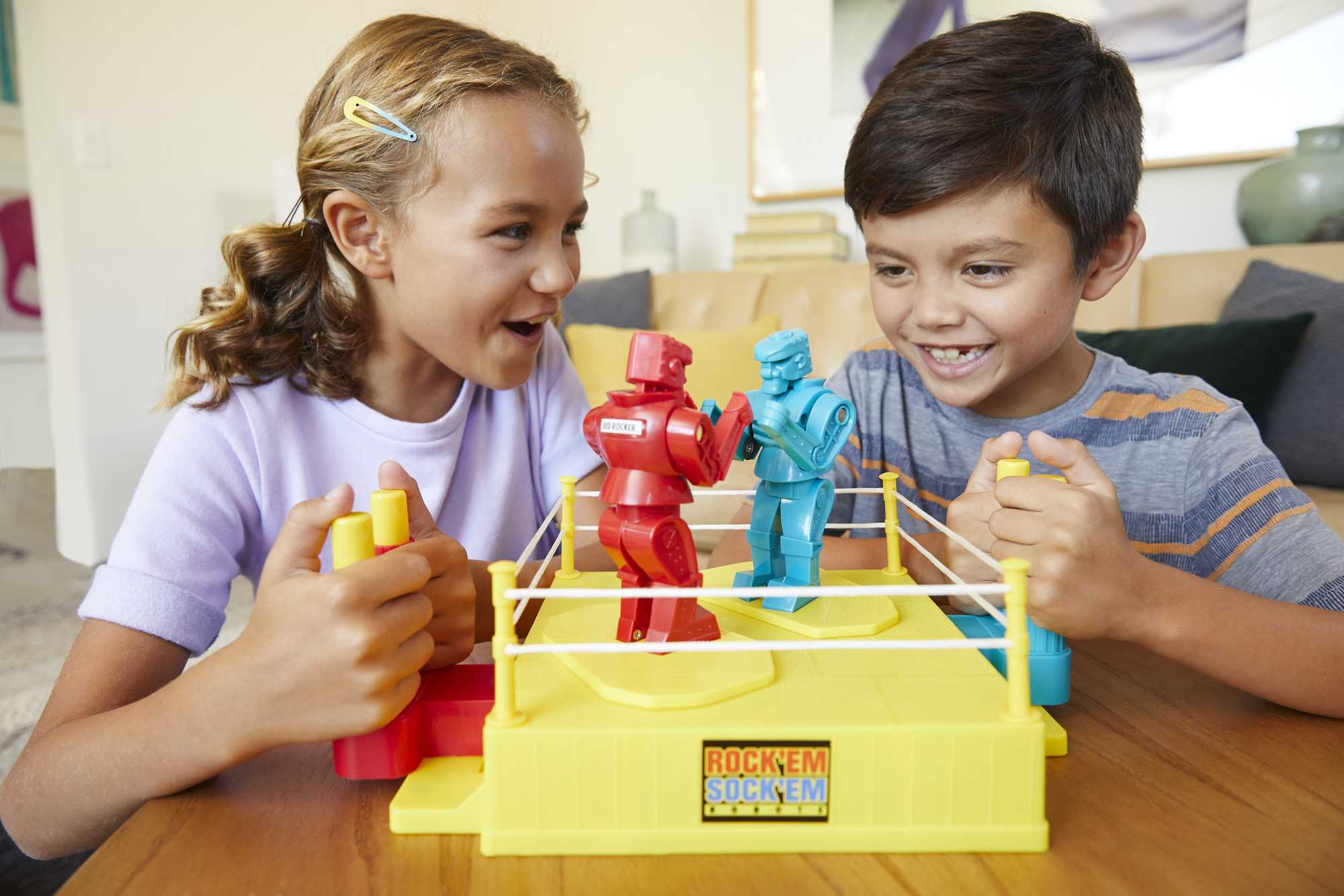 Rock 'Em Sock 'Em Robots Kids Game, Fighting Robots With Red Rocker & Blue Bomber - Image 2
