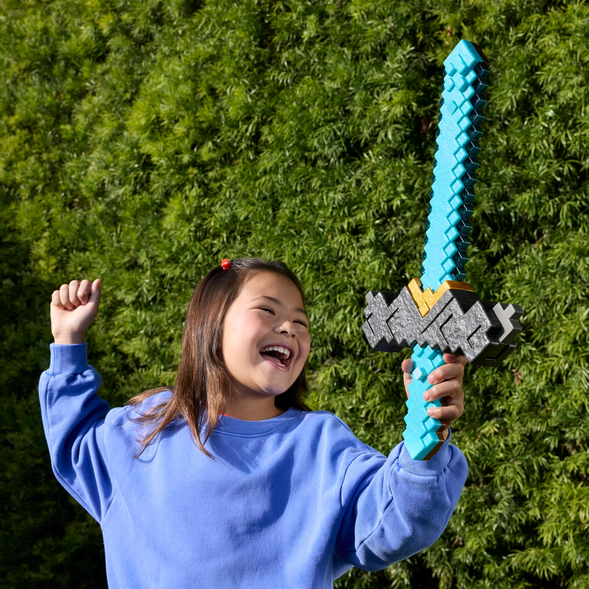 Minecraft Click And Switch Sword And Pickaxe Role-Play 2-in-1 Toy inspired By The Movie - Image 2