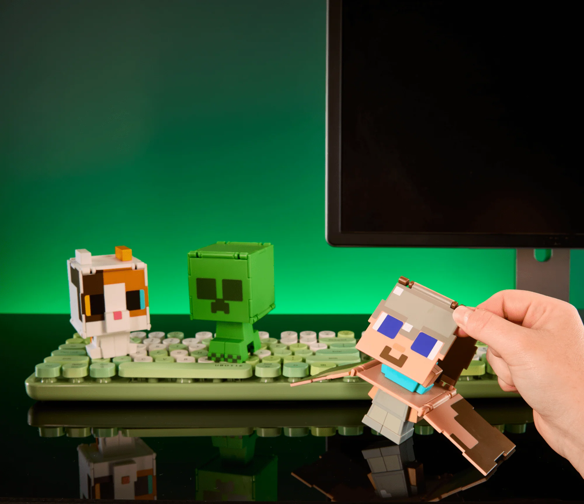 Minecraft Flippin’ Figs Figures Collection, 2-in-1 Fidget Play, 3.75-in Scale & Pixelated Design (Characters May Vary) - Image 2