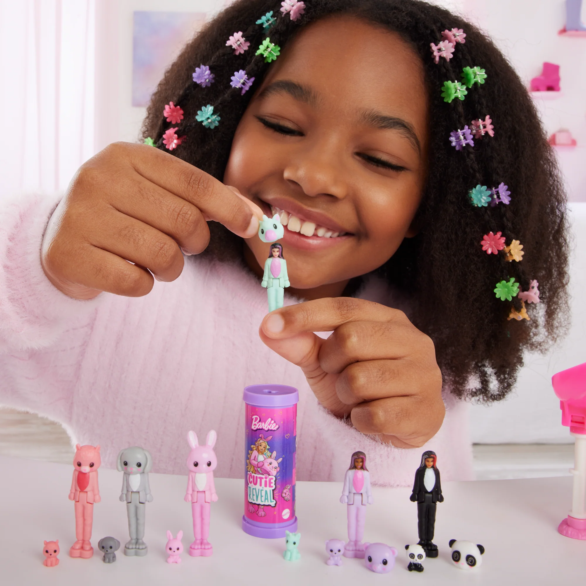 Barbie Mini Barbieland Cutie Reveal Doll & Pet, 1.5-inch Color Dream Series - Image 2