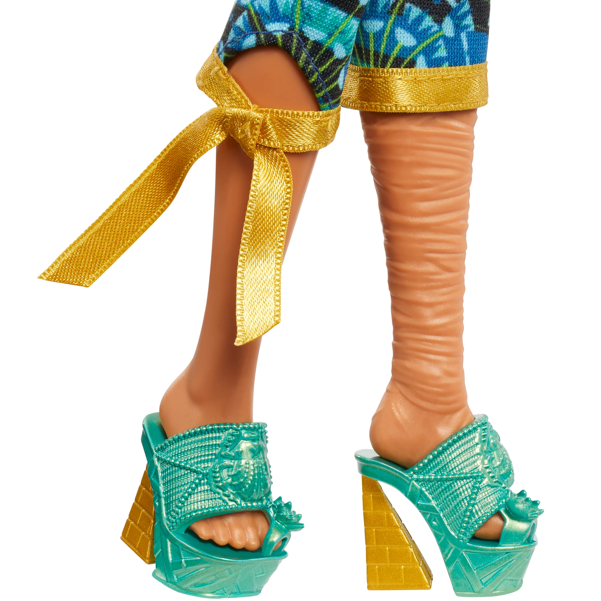 Monster High Monster Fest Cleo De Nile Fashion Doll With Festival Outfit, Band Poster And Accessories - Image 4
