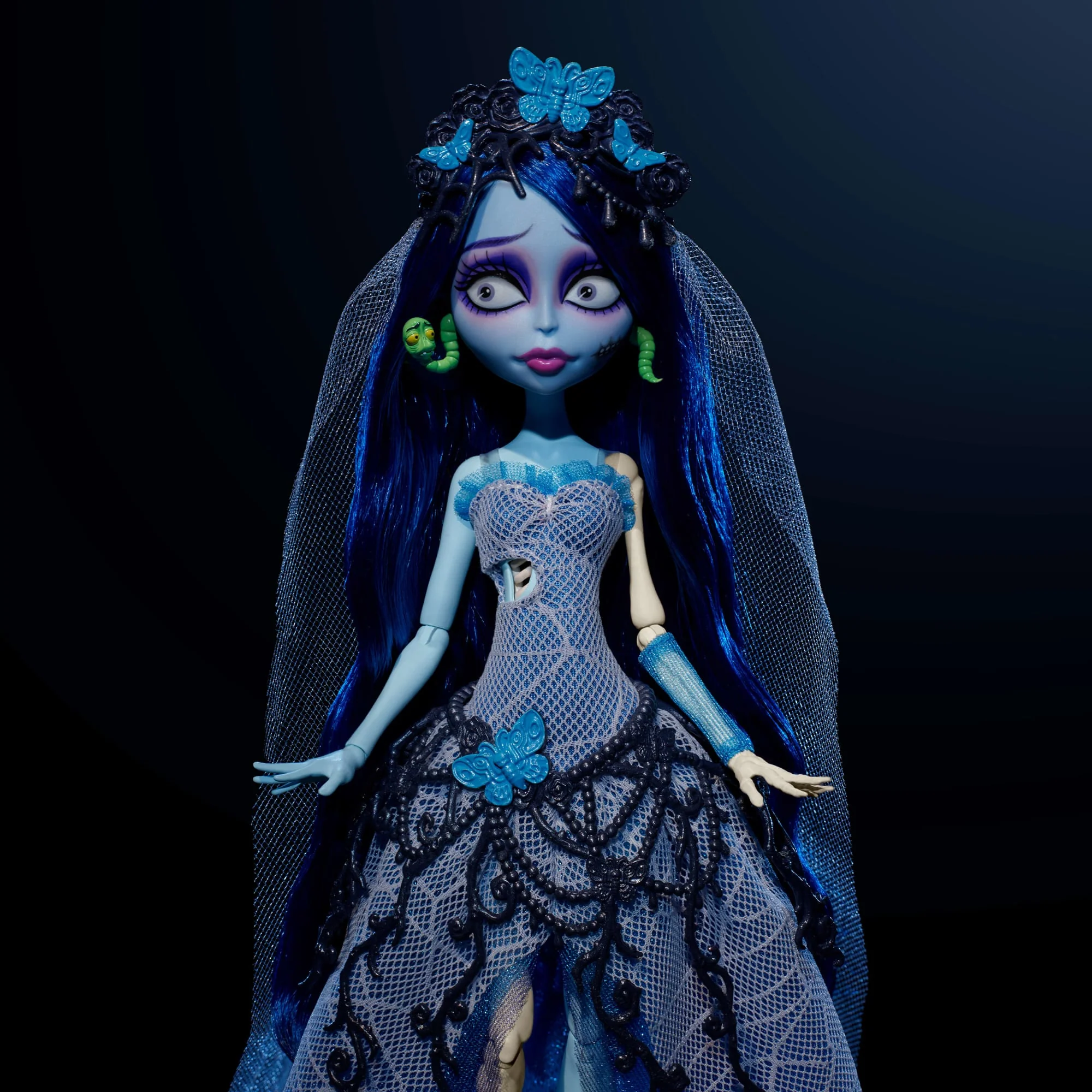 Monster High Skullector Corpse Bride Collectible Doll, Emily in Gothic Wedding Dress With Veil - Image 2