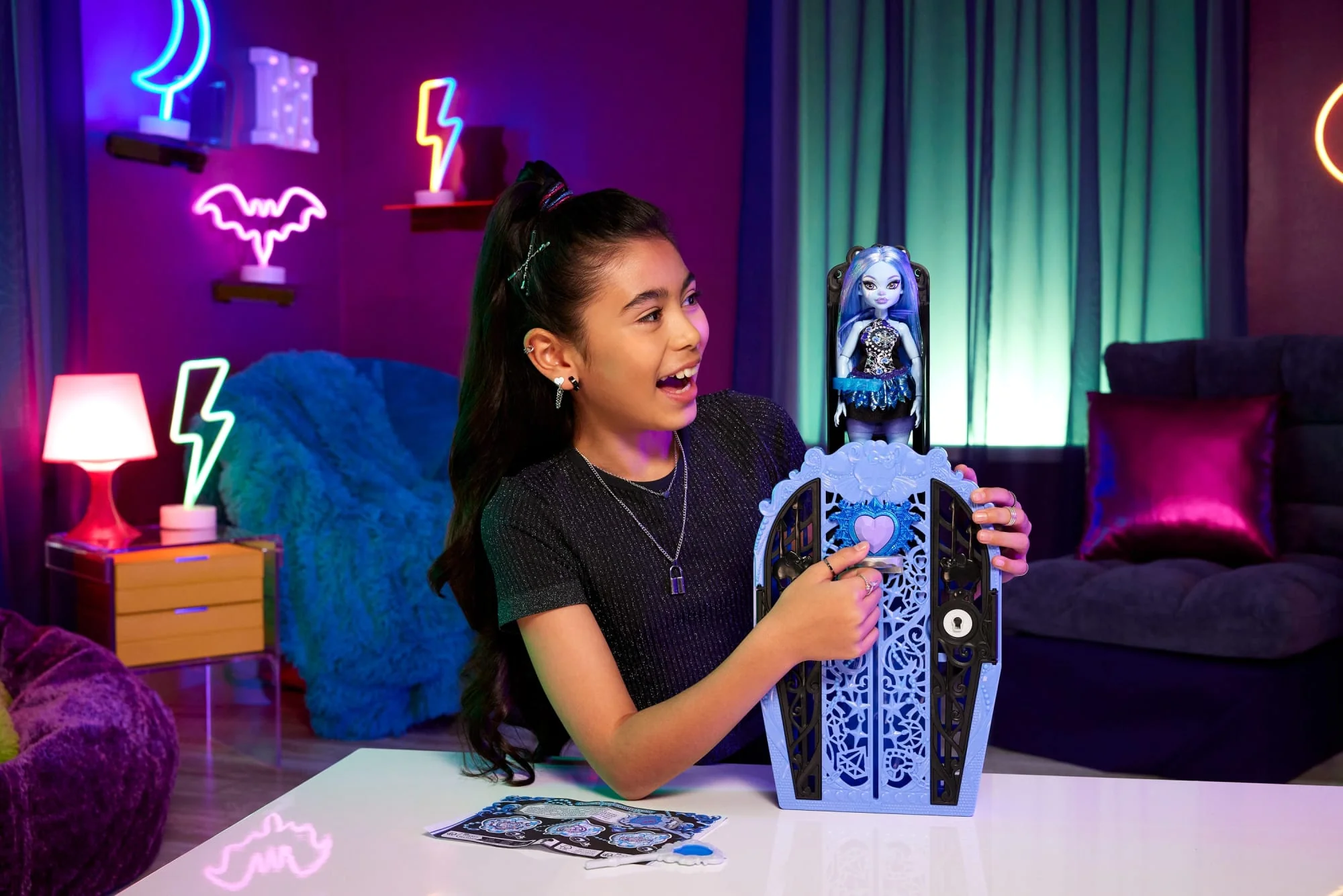 Monster High Skulltimate Secrets Monster Mysteries Playset, Abbey Bominable Doll With 19+ Surprises - Image 2