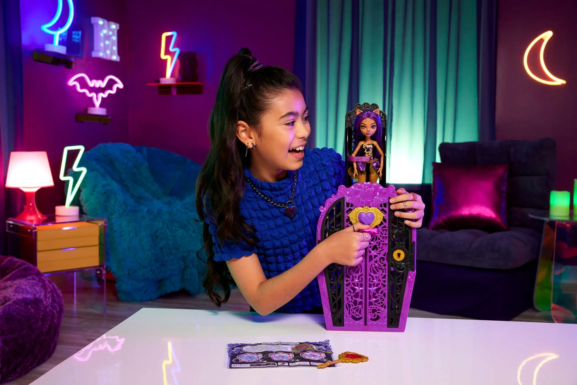Monster High Skulltimate Secrets Monster Mysteries Playset, Clawdeen Wolf Doll With 19+ Surprises - Image 2