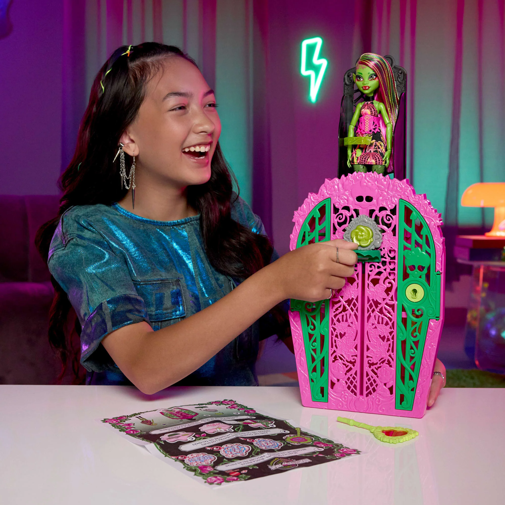 Monster High Skulltimate Secrets Garden Mysteries Playset, Venus Mcflytrap Doll With 19+ Surprises - Image 2