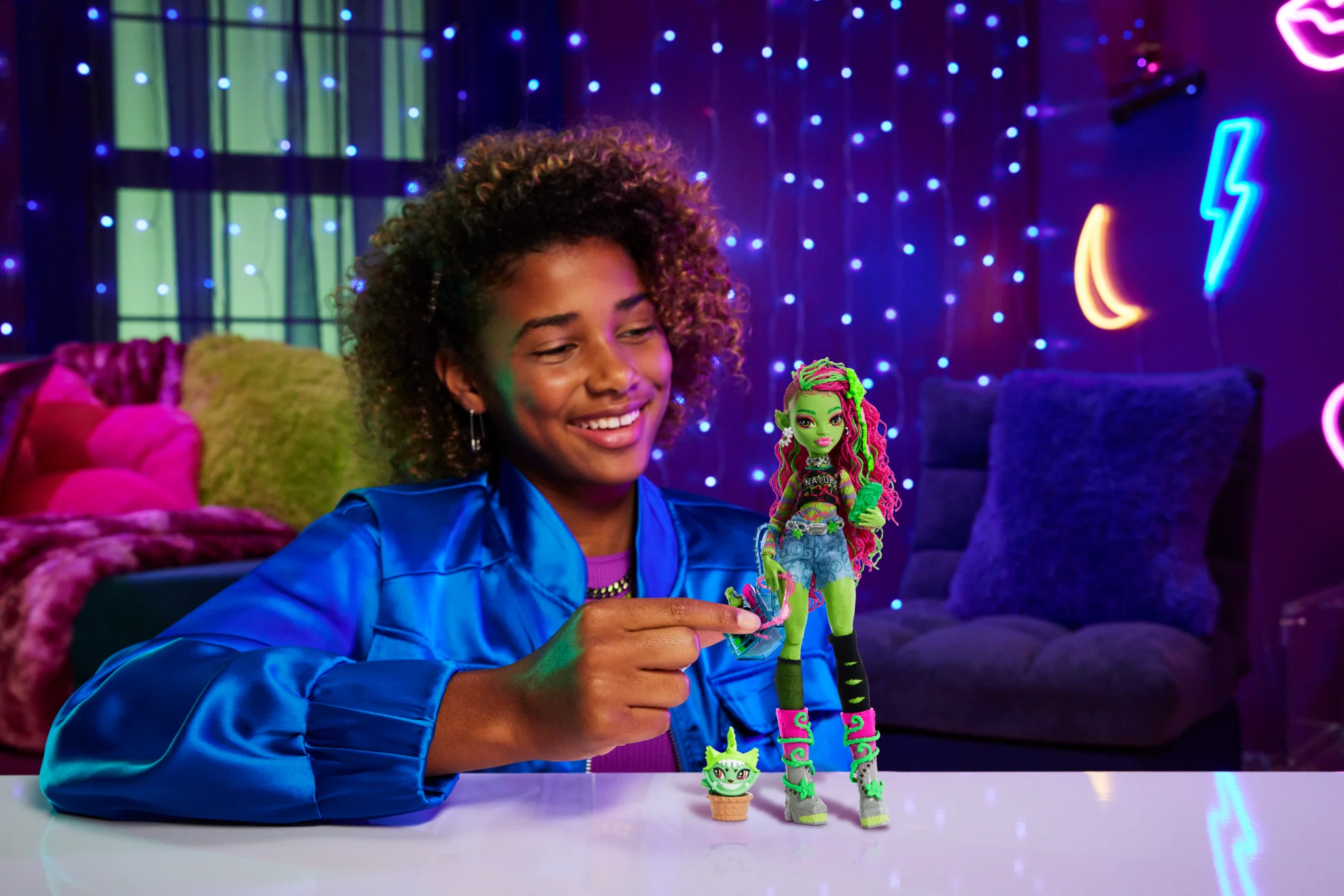 Monster High Poupée, Animal et Accessoires Venus Mcflytrap, Chewlian - Image 2