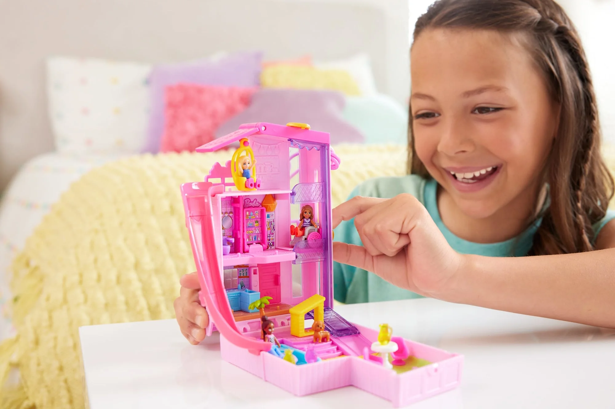 Polly Pocket Barbie Dreamhouse Compact, Dollhouse Playset With 3 Micro Dolls, 1 Pet & 11 Accessories - Image 2