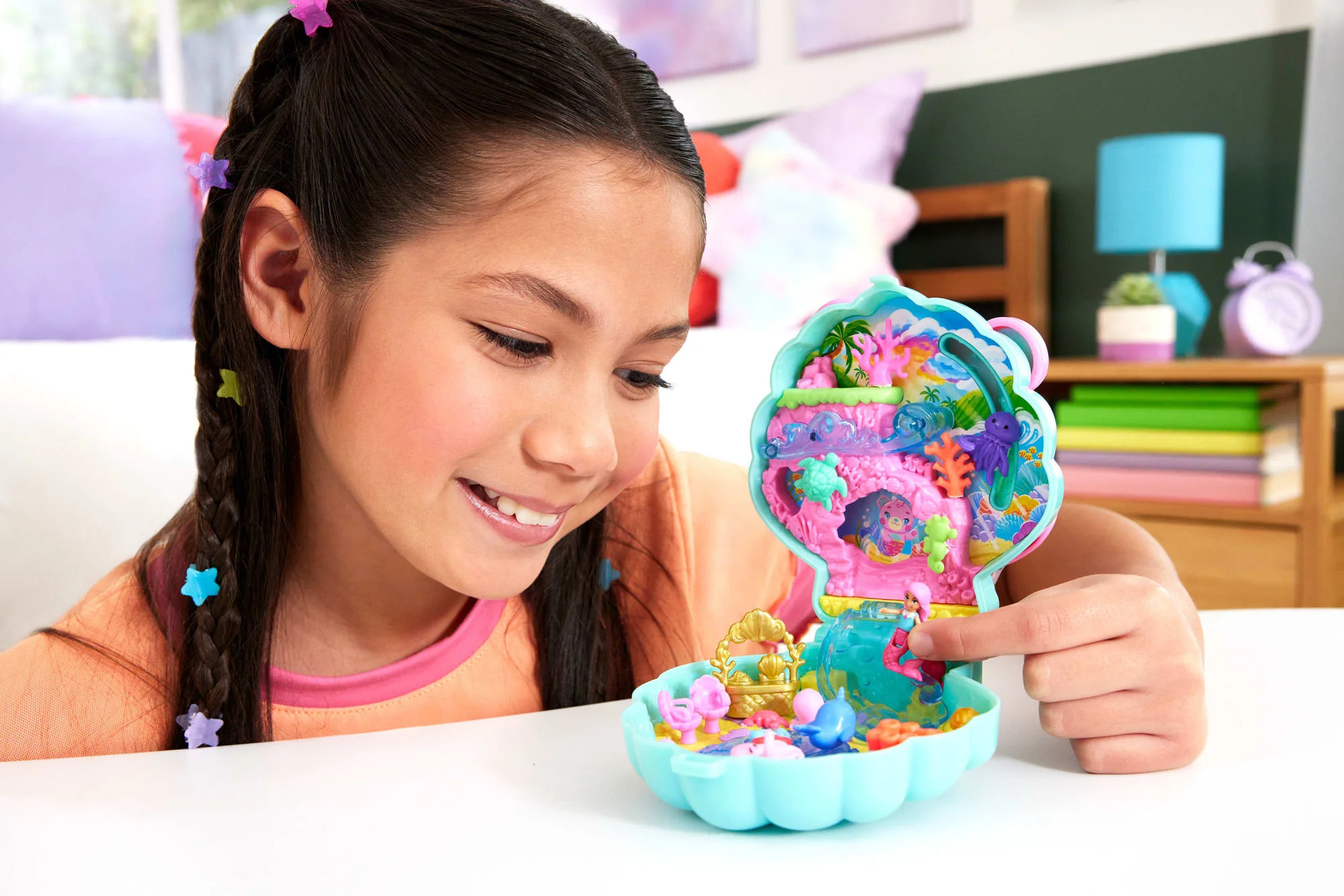 Polly Pocket Glitter Island Compact Playset With 1 Micro Mermaid Doll And Ocean Pets, Travel Toy With Themed Accessories - Image 2