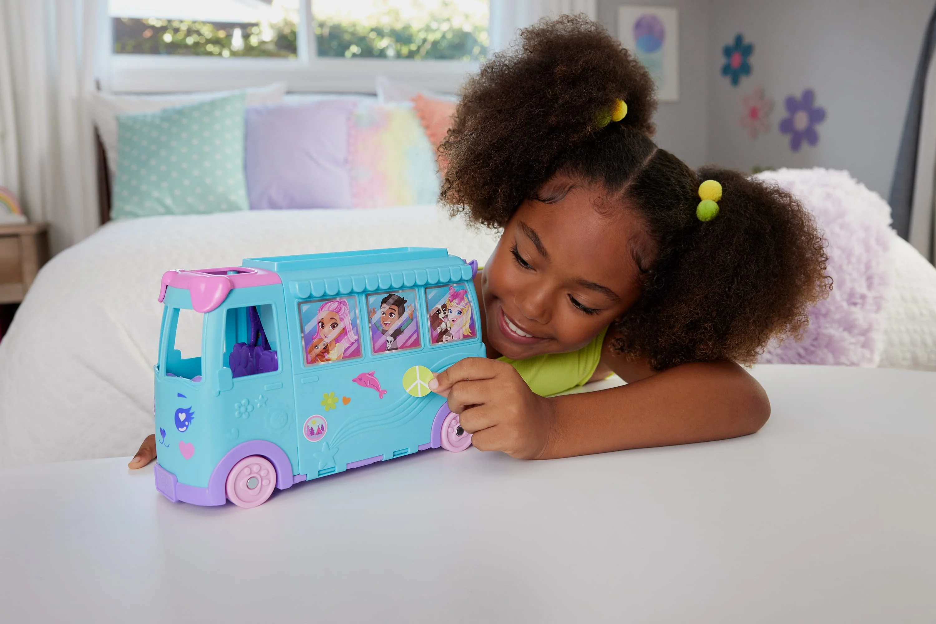 Polly Pocket Pet Mobile Adventure Playset With Micro Dolls & Transforming Camper Van, Pets & Toy Car - Image 2