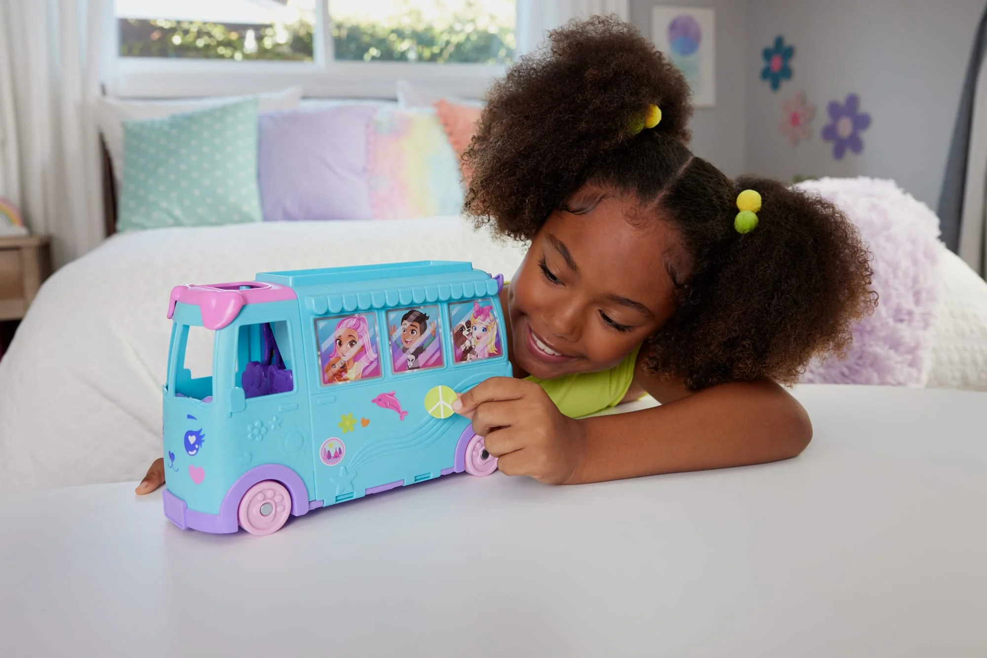 Polly Pocket Pet Mobile Adventure Playset With Micro Dolls & Transforming Camper Van, Pets & Toy Car - Image 2
