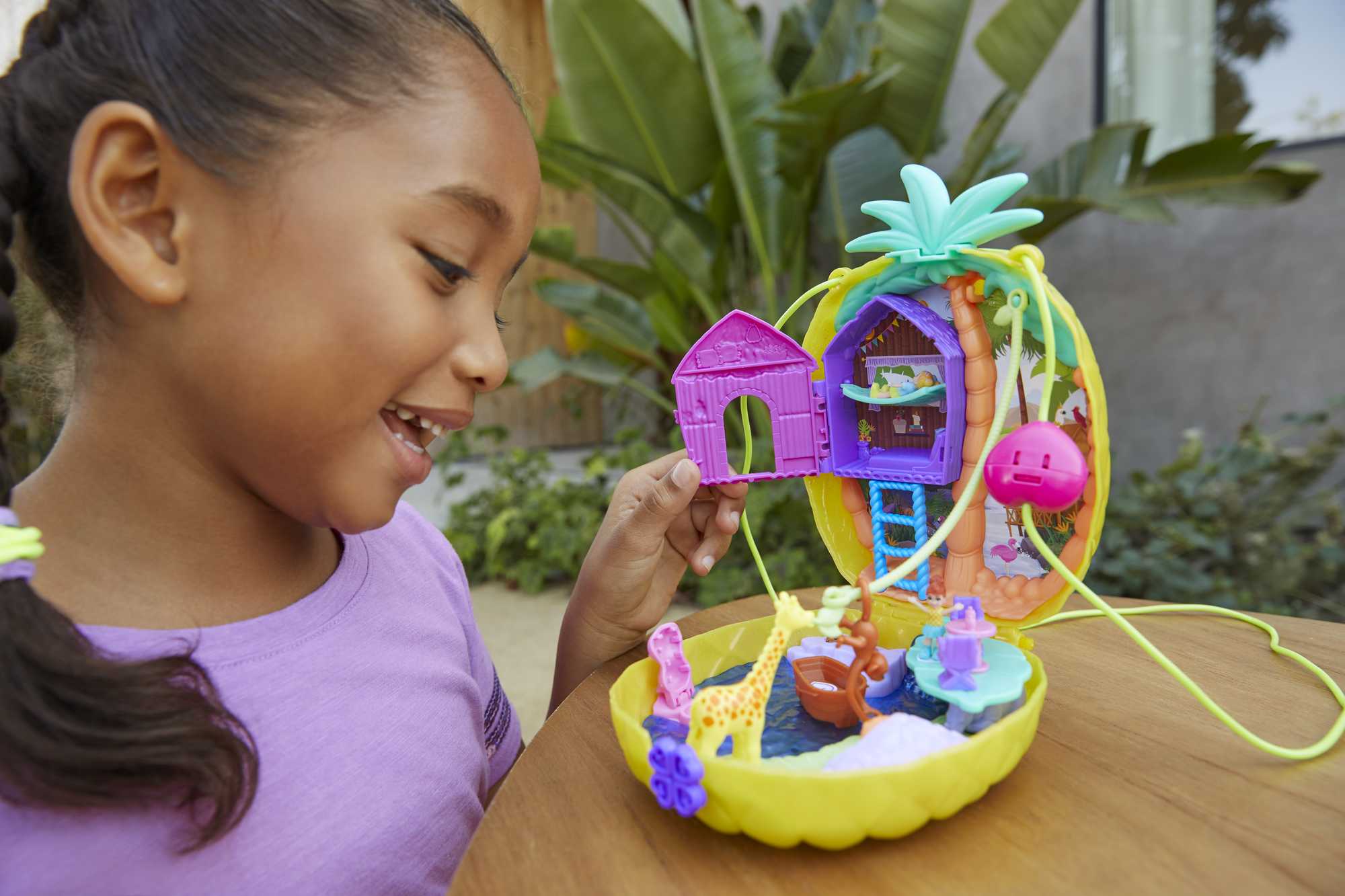 Coffret Sacoche Ananas Tropicool Polly Pocket à Porter Avec Poupées Polly et Lila - Image 2