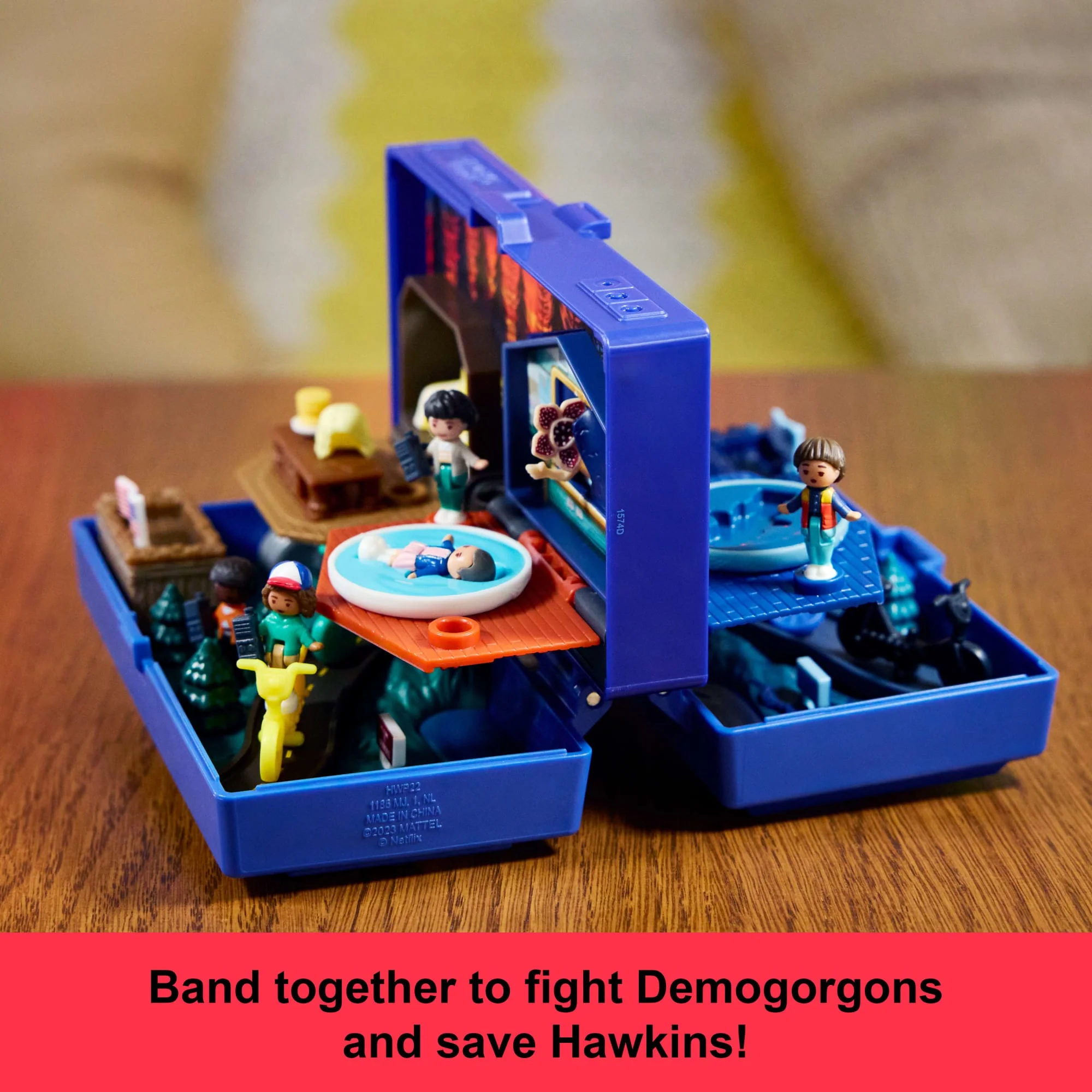 Polly Pocket Collector Stranger Things Compact, Special Edition Dolls And Playset - Image 3