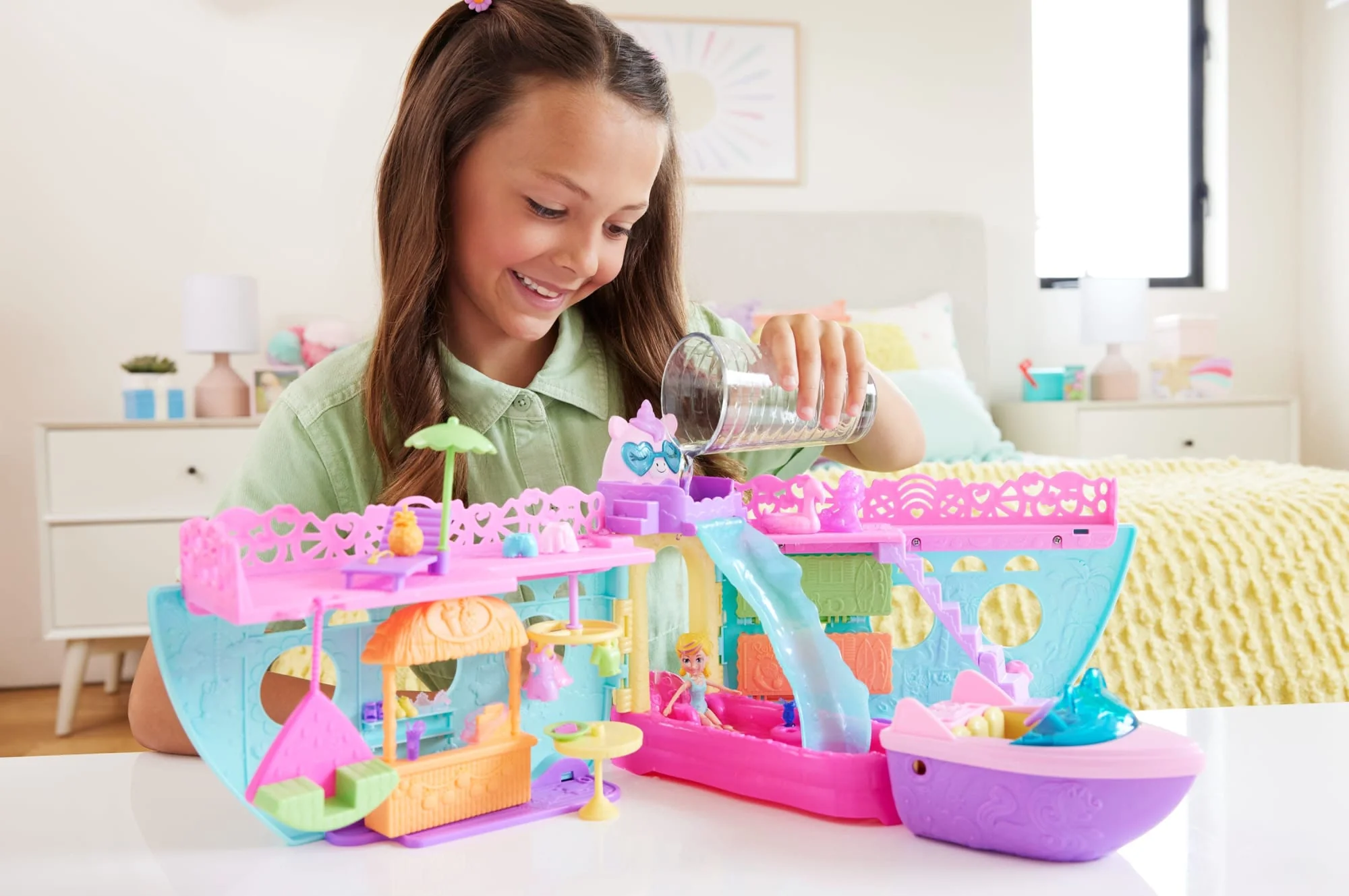 Polly Pocket Unicorn Dream Cruise Playset, Portable Boat With 1 Doll, Water Play And Color Change Accessories, 23 Total Pieces - Image 2