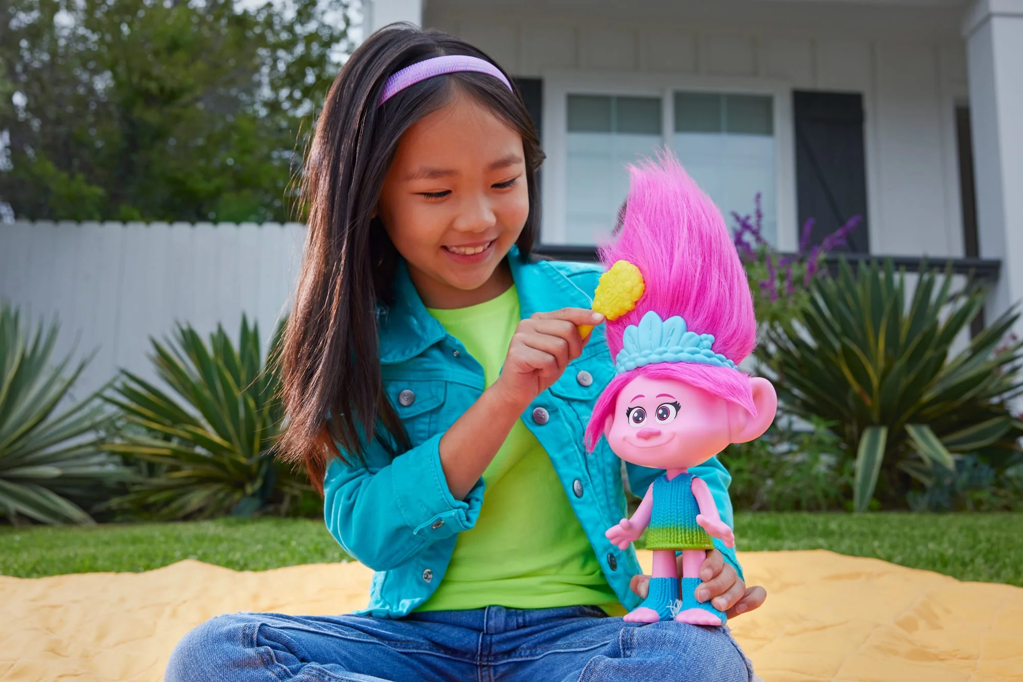 Dreamworks Trolls Band Together Rainbow Hairtunes Poppy Doll, Light & Sound, Toys inspired By The Movie - Image 2