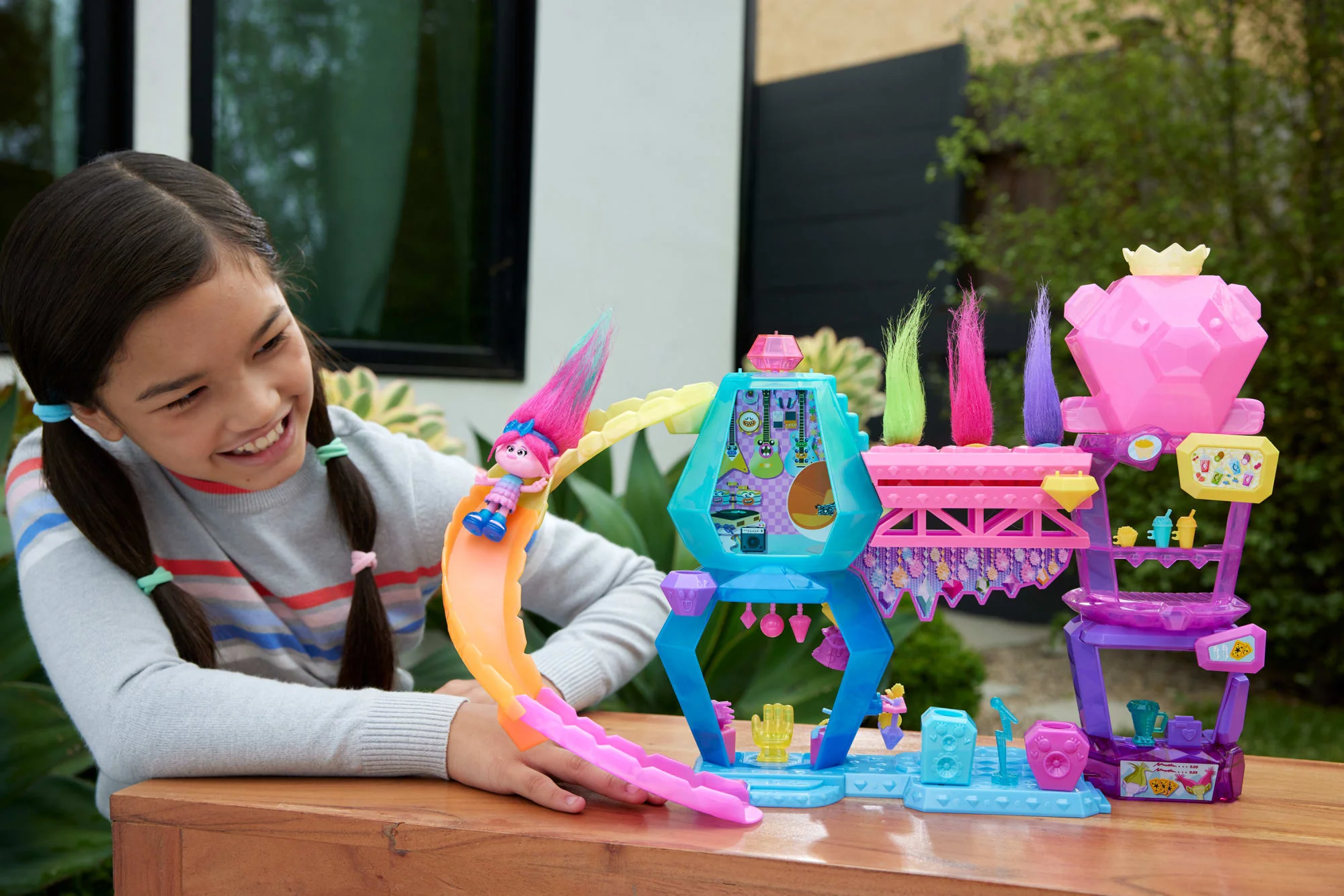 Dreamworks Trolls Band Together Mount Rageous Small Doll Playset - Image 2