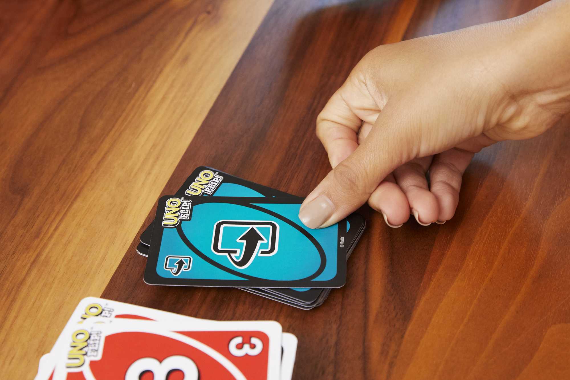 UNO Flip! Card Game in Storage & Travel Tin, Color Blind Accessible Deck For Kids & Families - Image 6
