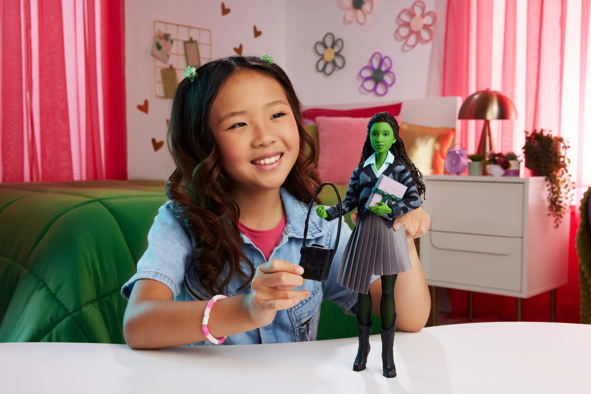 Wicked Boneca ENTERTAINMENT HERO SCHOOL FASHION DOLL - Image 2