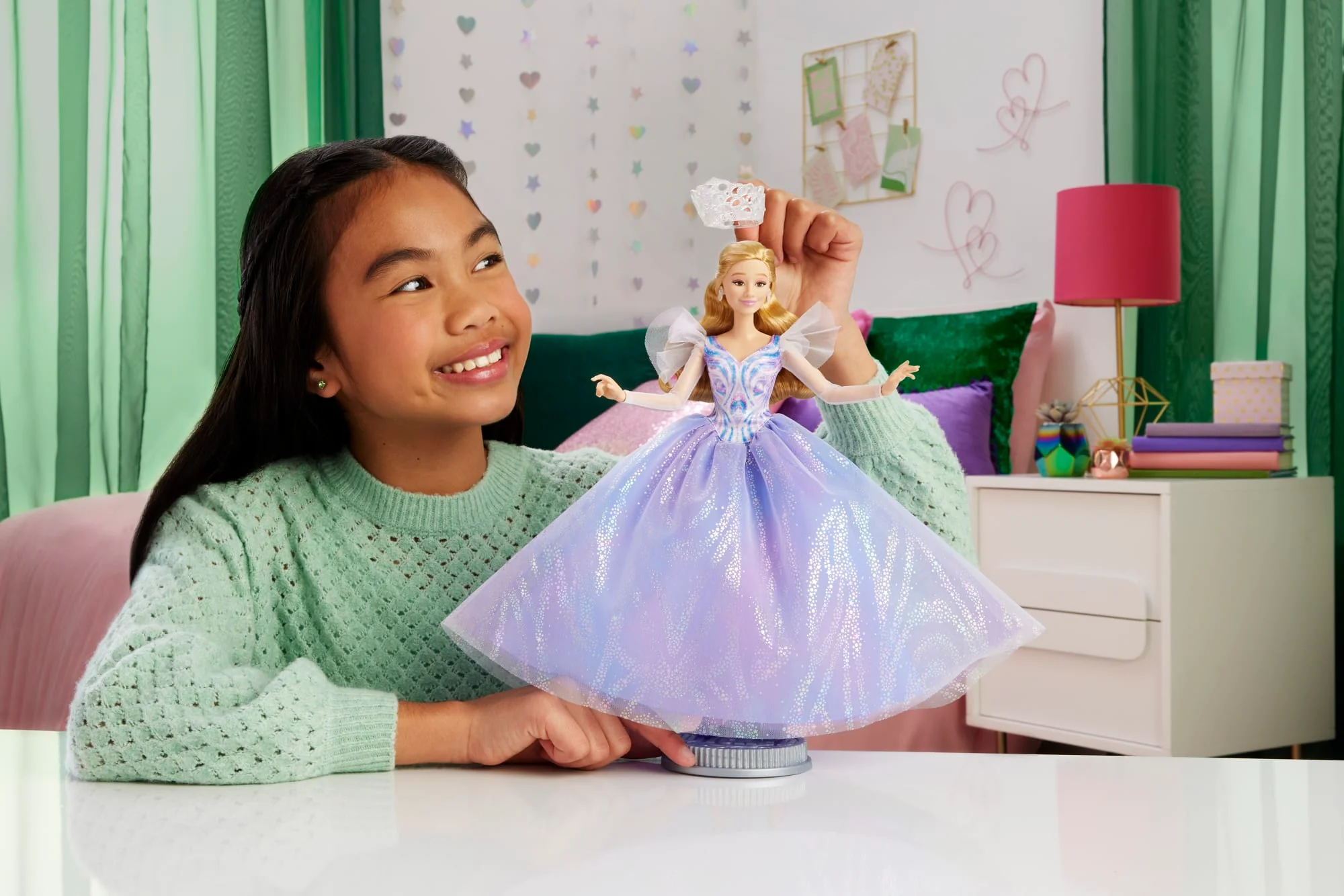 Universal Pictures’ Wicked: For Good Deluxe Glinda Doll With Movie-inspired Outfit & 3 Accessories - Image 2