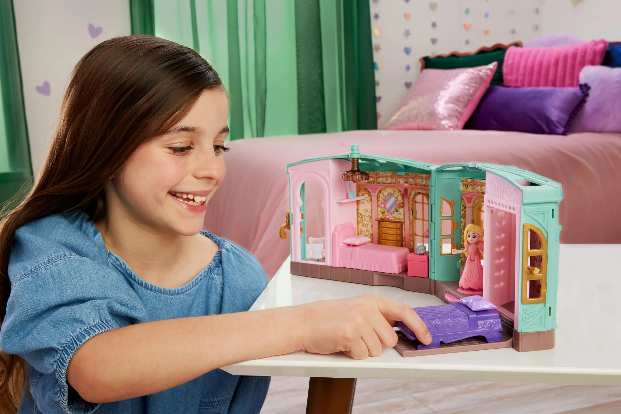Universal Pictures’ Wicked So Popular Dorm Small Doll Playset With 3 Play Spaces & 10 Total Pieces - Image 2