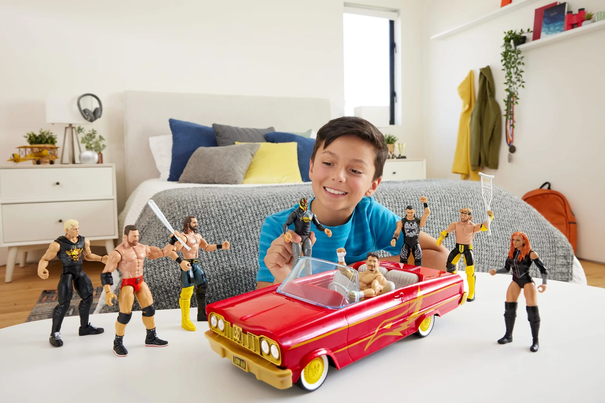 WWE Lucha Low Rider Vehicle Set With Rey Mysterio Main EVent Action Figure & Toy Car - Image 2